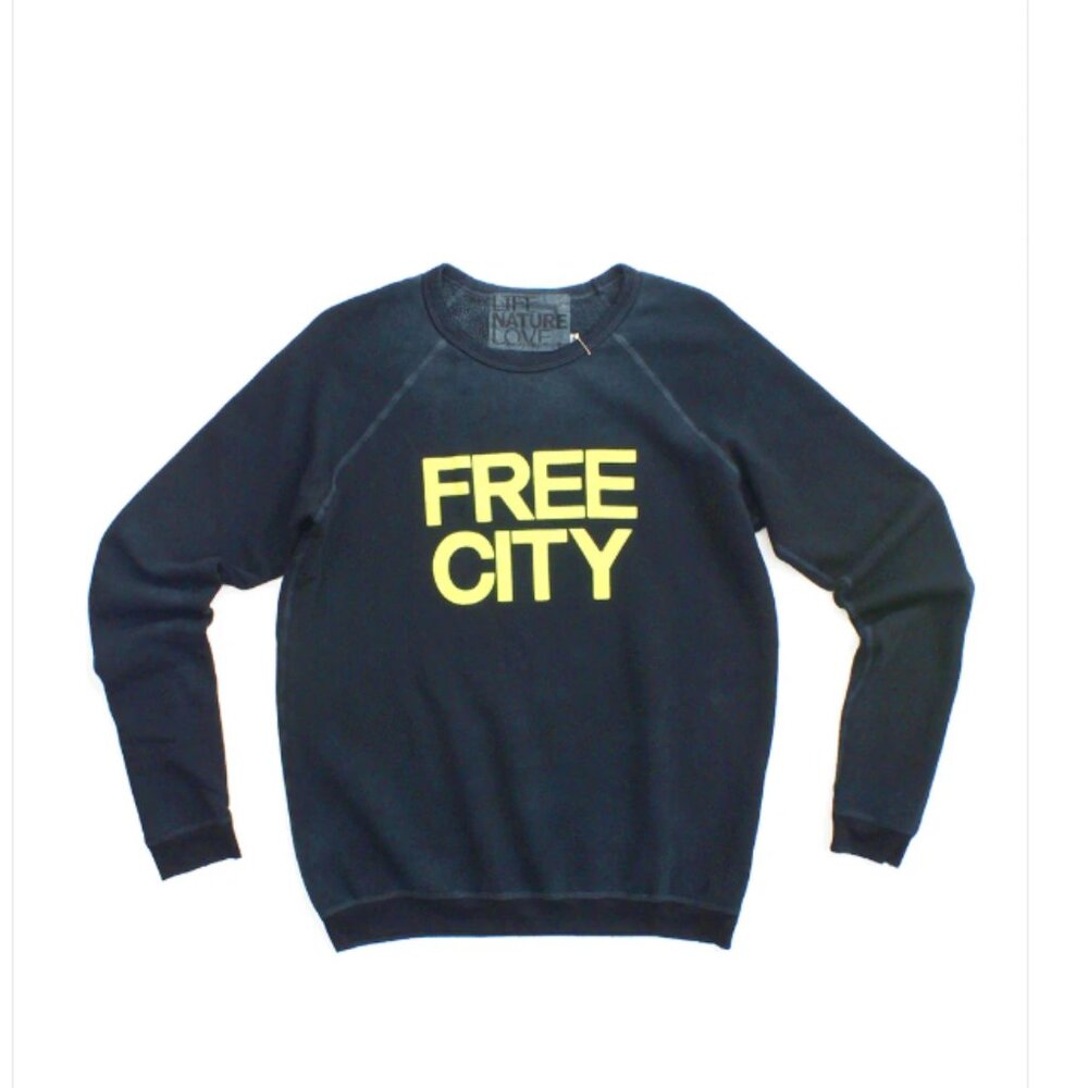 NWT Black Free City Superyumm Biggie Raglan - Size Small